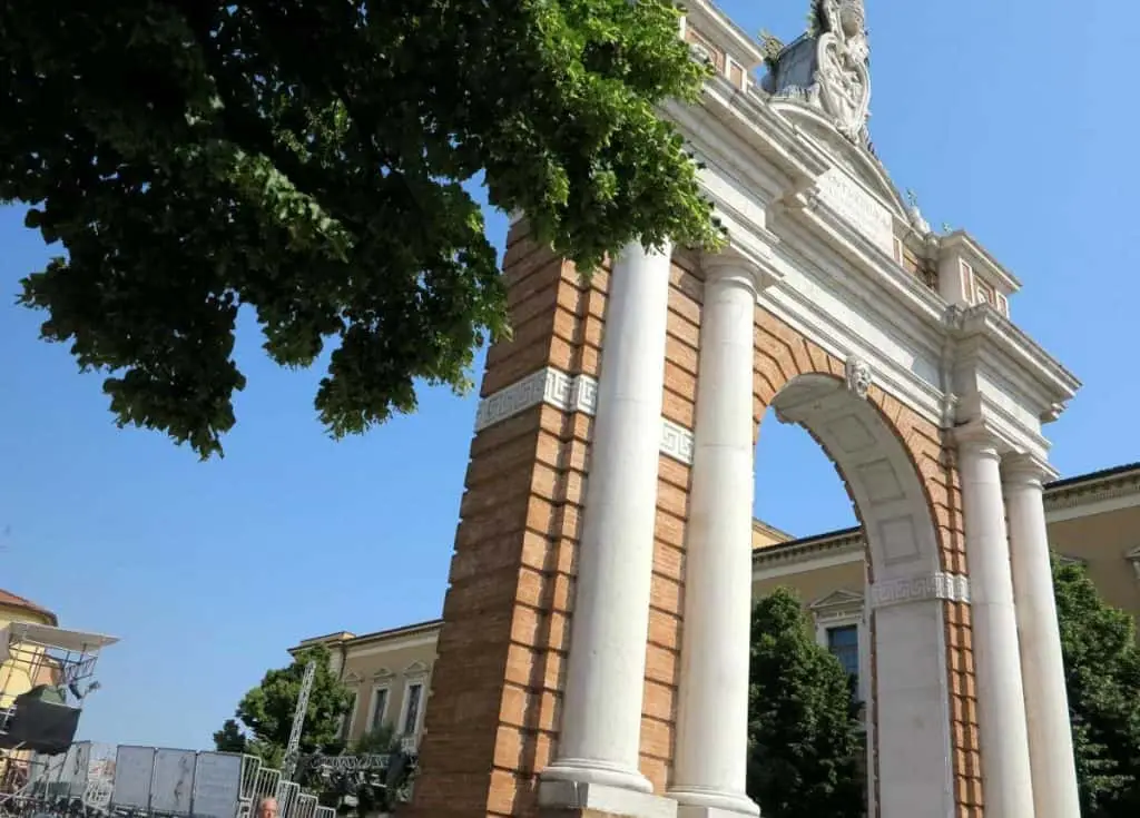 Arco di Papa Clemente