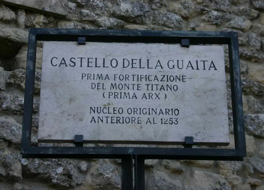 targa del Castello della Guaita